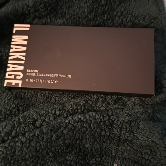 IL MAKIAGE Bronzer & Contour Palette - Pink and Gold Shades - Picture 3 of 4